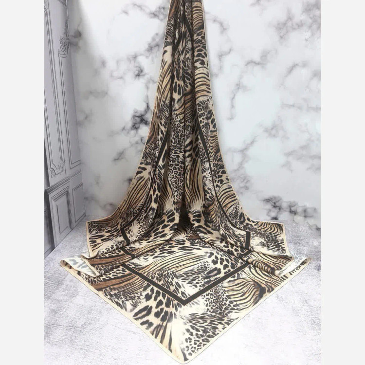 روسری نخ کاستوم طرح پلنگی قواره بزرگ 140 سانتیمتر