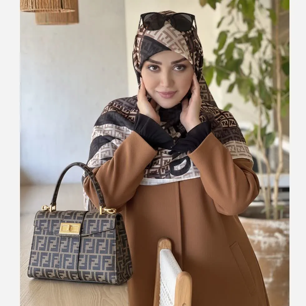 روسری مجلسی نخی طرح فندی کرم مشکی قهوه ای قواره بزرگ 140 سانتی متر