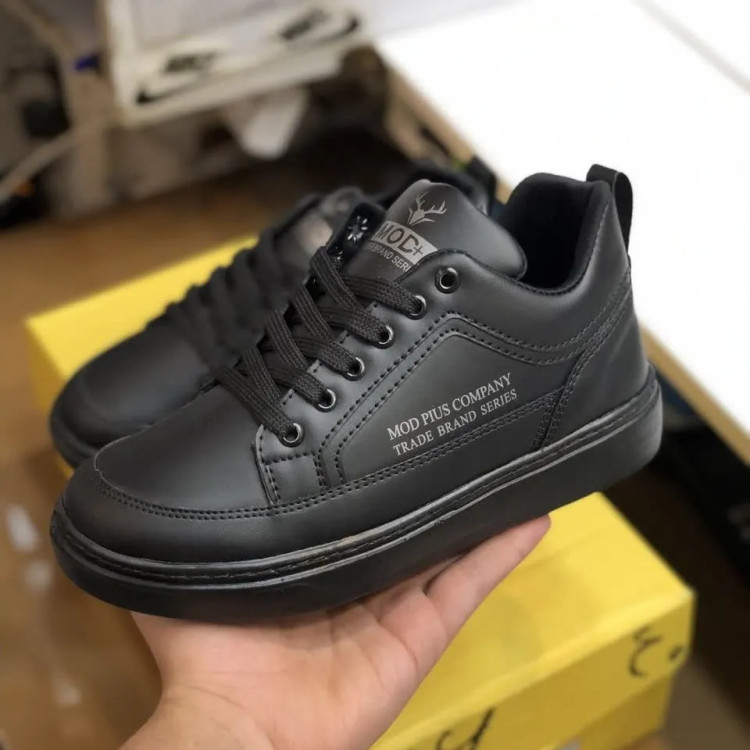 کفش ونس زنانه مدل مادیرا رنگ مشکی با رویه چرم صنعتی و زیره پیو